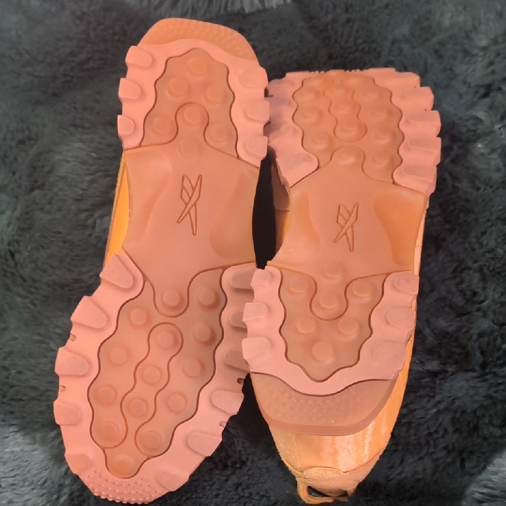 Cardi B X Reebok Vibrant Sneakers/10 - Picture 5 of 13